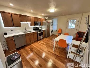 Main picture of 130 W 8th St