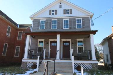 Main picture of 106 W Fulton St
