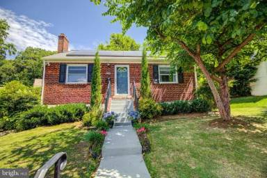 Main picture of 1917 S Quebec St