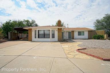 Main picture of 8800 Peony Ct NE