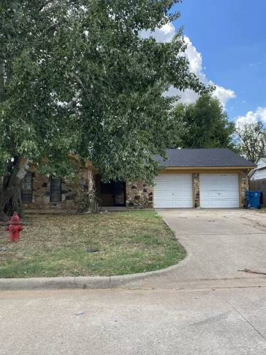 Main picture of 605 Lloyd Ave