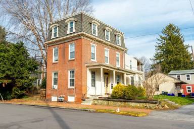 Main picture of 315 N Walnut St