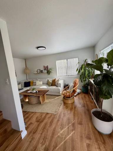 Main picture of 310 W Simpson St