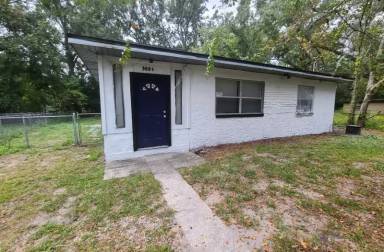 Main picture of 3024 W 1st St