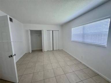 Main picture of 1914 SW 2nd St