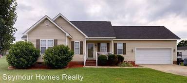 Main picture of 102 Huntsman Pl