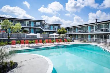 Main picture of River Oaks