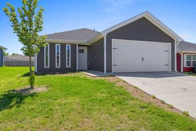 Main picture of 744 Short Leaf Ln
