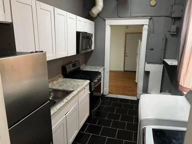Main picture of 600 Grotto St N