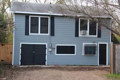 Main picture of 300 S Haswell Dr