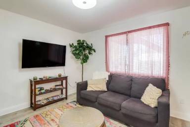 Main picture of Oak Shores