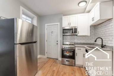 Main picture of 1624 W Beach Ave