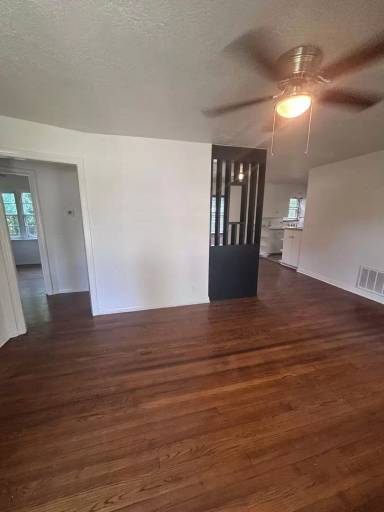 Main picture of 202 E Vida Way