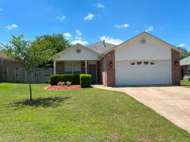 Main picture of 895 S Liberty Dr