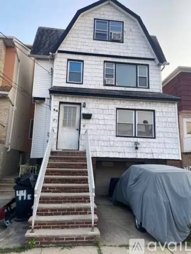 Main picture of 44 E 33rd St