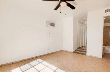 Main picture of 621 E Waverly St