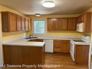 Main picture of 2720 Crater St