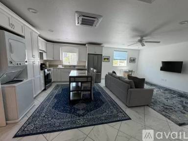 Main picture of 2072 W Park Ave