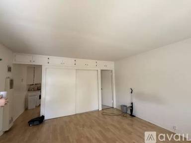 Main picture of 1002 S Barrington Ave