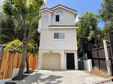 Main picture of 8904 Wonderland Ave