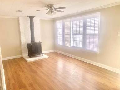 Main picture of 10575 White Oak Dr