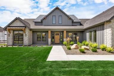 Main picture of 7664 W Diamond Lake Dr