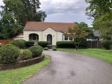Main picture of 1695 Bryan Station Rd