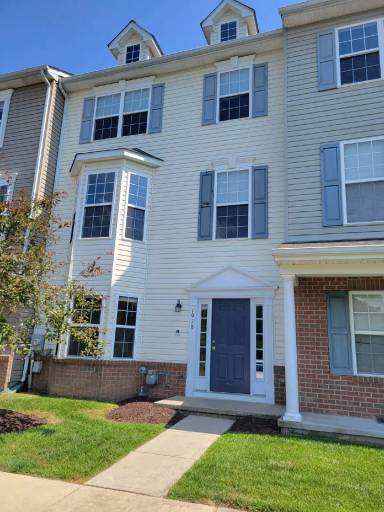 Main picture of 1910 Blue Heron Dr
