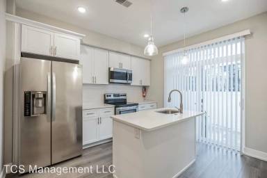 Main picture of 2546 N Howard St