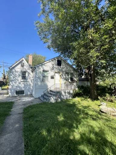 Main picture of 10218 S Carpenter St