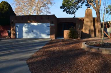 Main picture of 1329 Espejo St NE