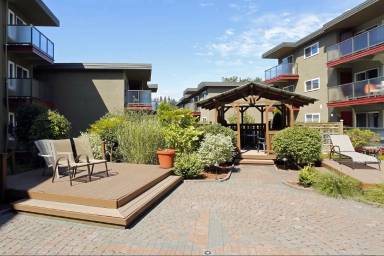Main picture of The Commodore Apartments