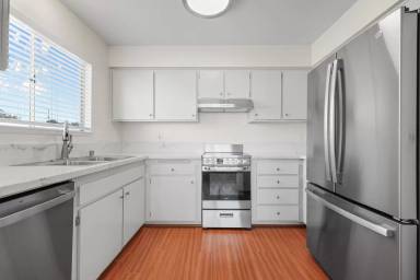 Main picture of 3672 Bartlett Ave