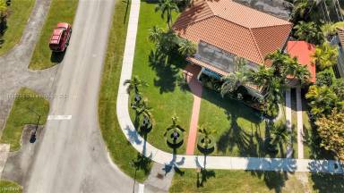 Main picture of 6810 SW 49th St