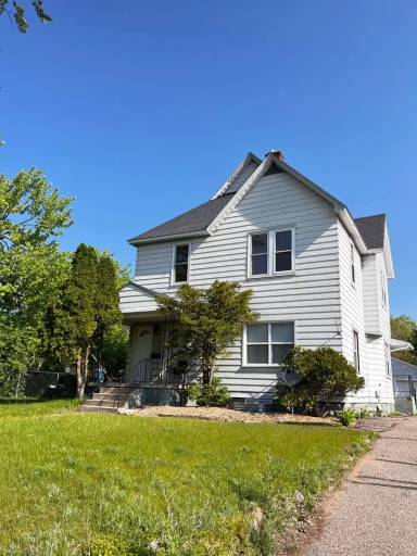Main picture of 908 E Madison St