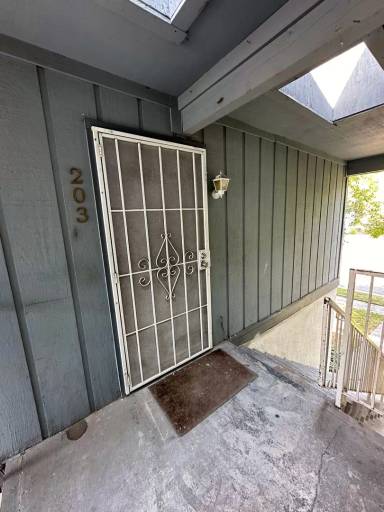 Main picture of 1937 W Shields Ave