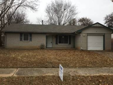 Main picture of 9400 NE 13th Pl