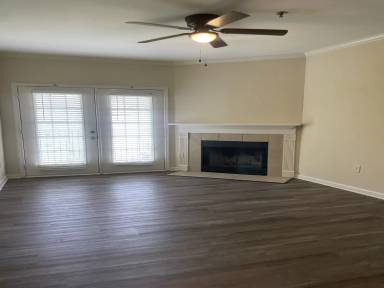 Main picture of 900 Vista Lake Dr