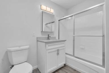 Main picture of 145 Dock St