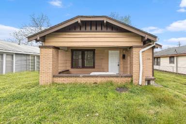 Main picture of 1556 Burgin Ave