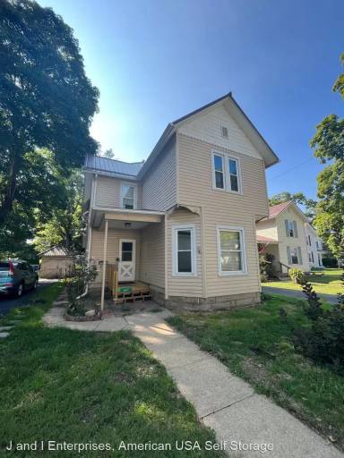 Main picture of 647 Evans St
