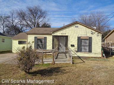 Main picture of 2215 Hudspeth Ave