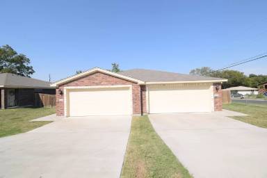 Main picture of 902 McClure Ln