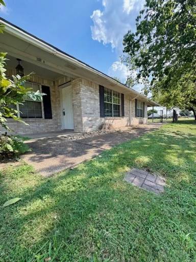 Main picture of 2001 S 15th St