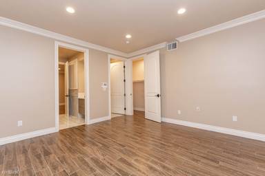 Main picture of 1510 S Manhattan Pl