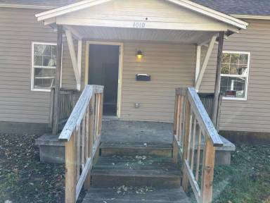 Main picture of 1010 W Scott St