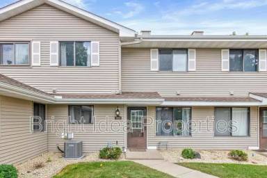 Main picture of 7633 Wedgewood Ct N
