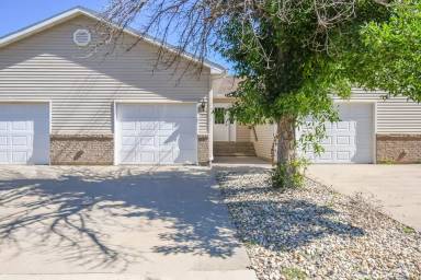 Main picture of 1420 E Redwood Blvd