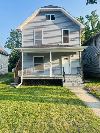 Main picture of 915 W Lapeer St
