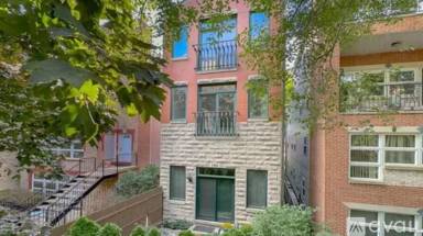 Main picture of 1471 N Larrabee St